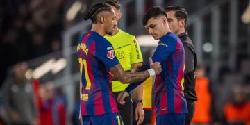 Raphinha (à g.) et Pedri lors du match contre Alaves