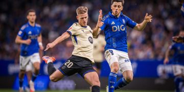 Dani Olmo (à g.) lors du match Real Oviedo vs Barcelone